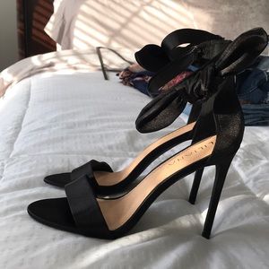 NWOT lulus bow black heels